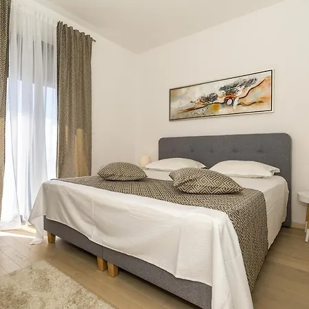 Apartment Seaside With A Swimming Pool Rastici, Ciovo - 17889 Trogir